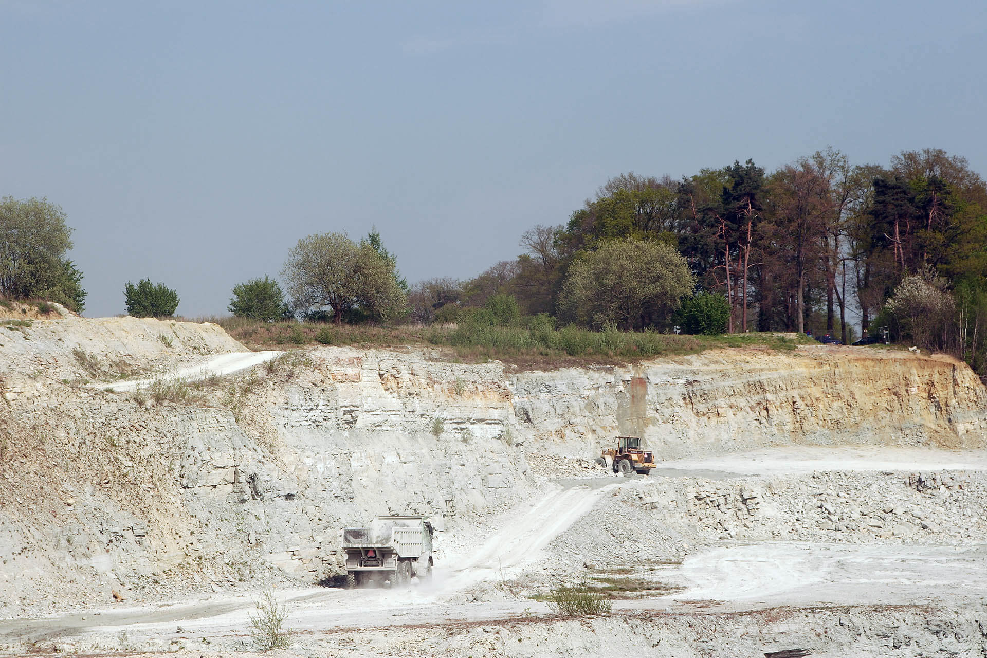 RR Steengroeve Met Vrachtwagens